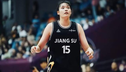 爆冷掀翻卫冕冠军！女篮2米王牌闪耀，才26岁，宫鲁鸣该给她机会